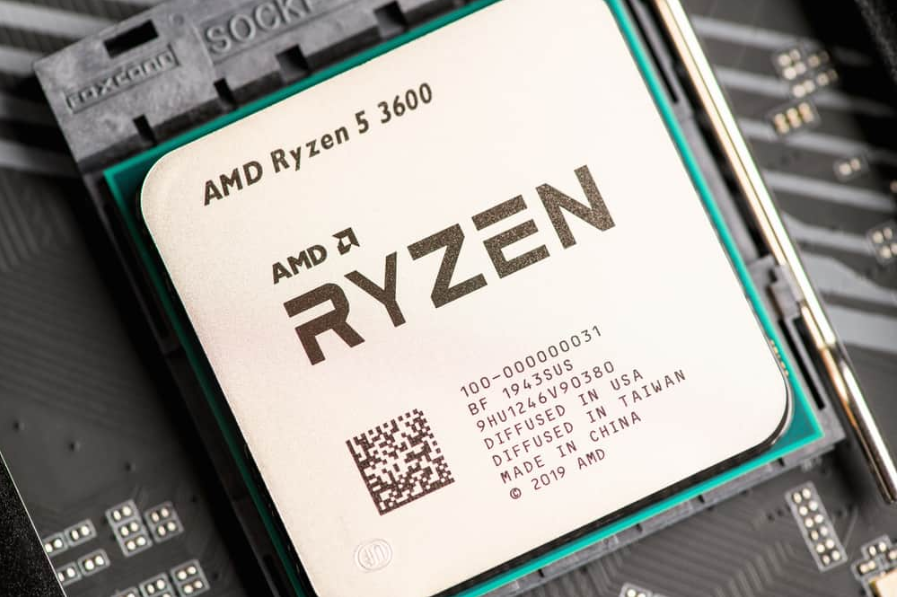 Процесор AMD Ryzen 5 3600 у роз’ємі AM4 крупним планом