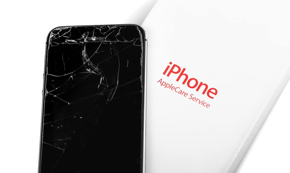 Сервісна коробка AppleCare і зламаний iPhone