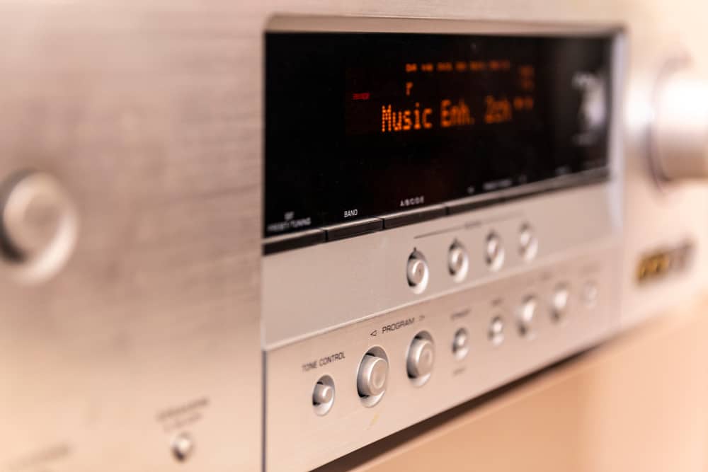 Av Receiver. Аудіопідсилювач крупним планом