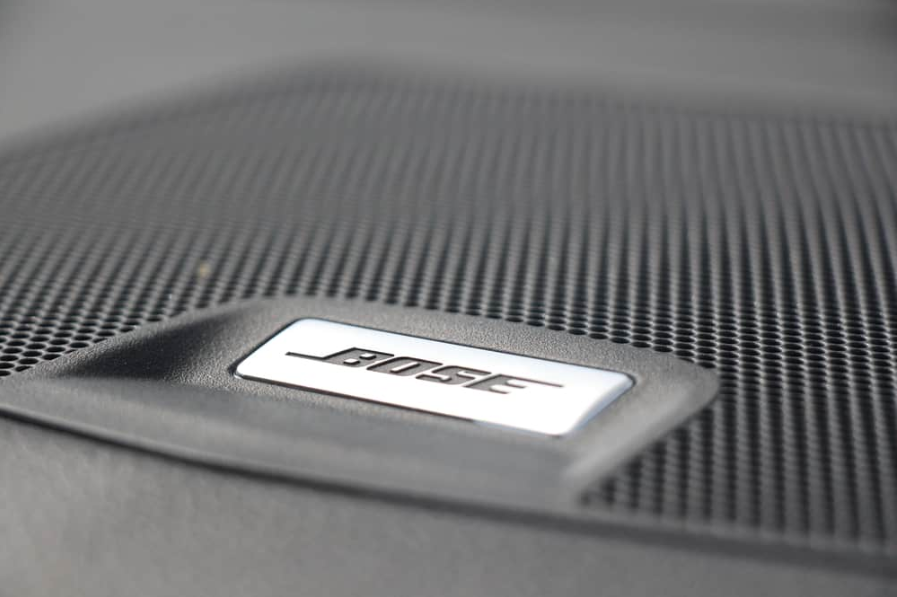 Автомобільна акустична система Bose