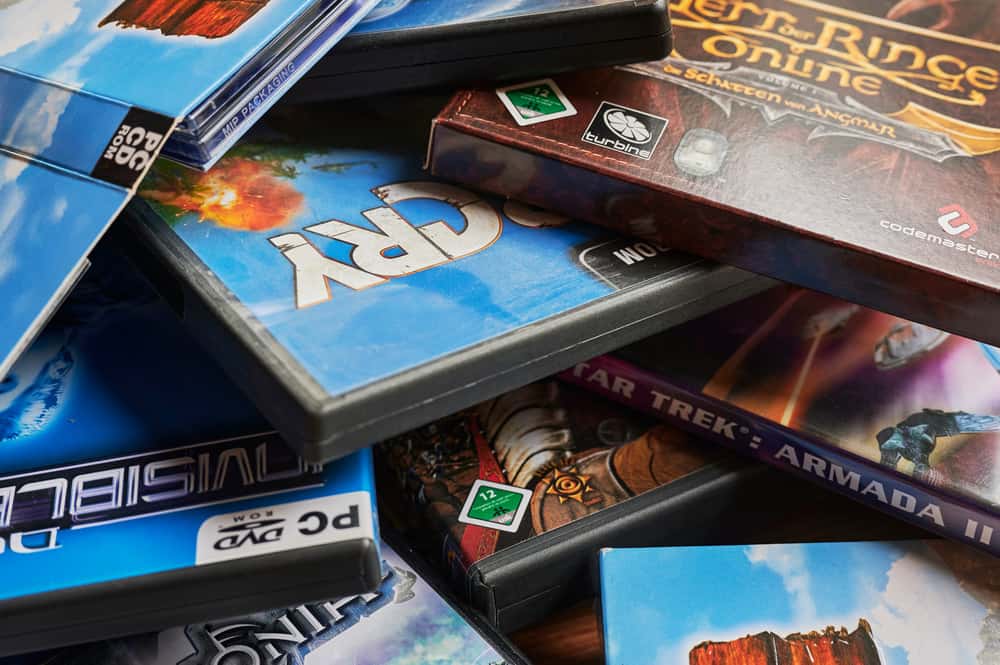Багато різних пакетів комп'ютерних ігор.