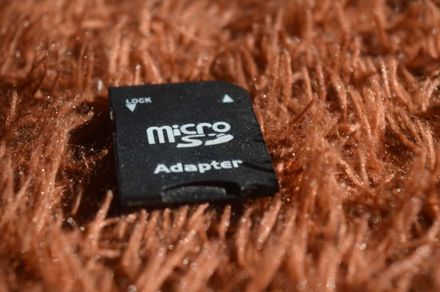 адаптер micro SD чорного кольору