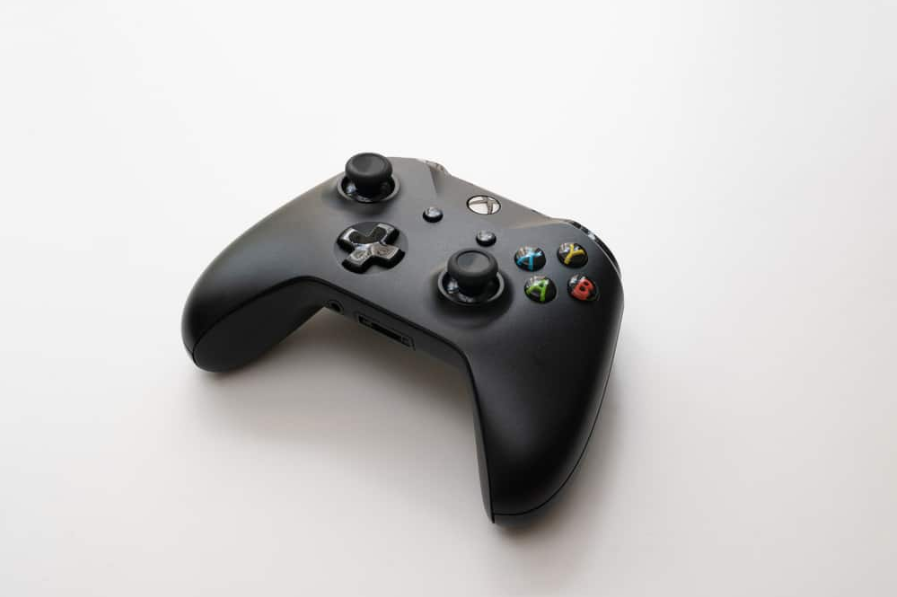 Чорний ігровий контролер Xbox ізольований