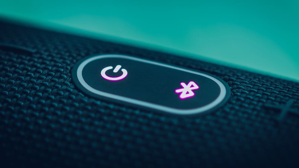 Кнопки Bluetooth на портативному водонепроникному зарядному пристрої