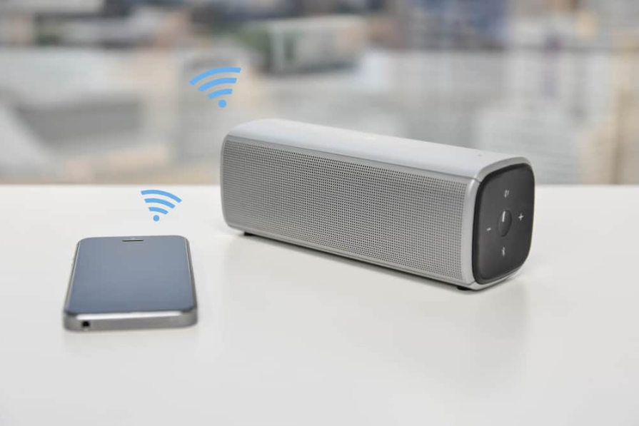 Колонка Bluetooth, підключена до мобільного телефону