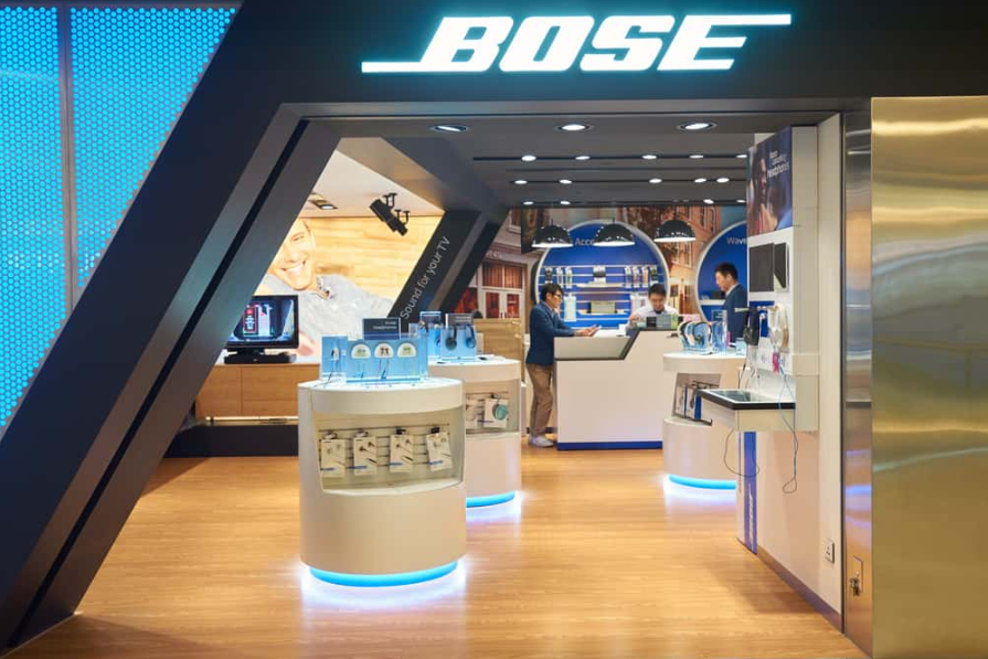 Магазин Bose Electronic в торговому центрі