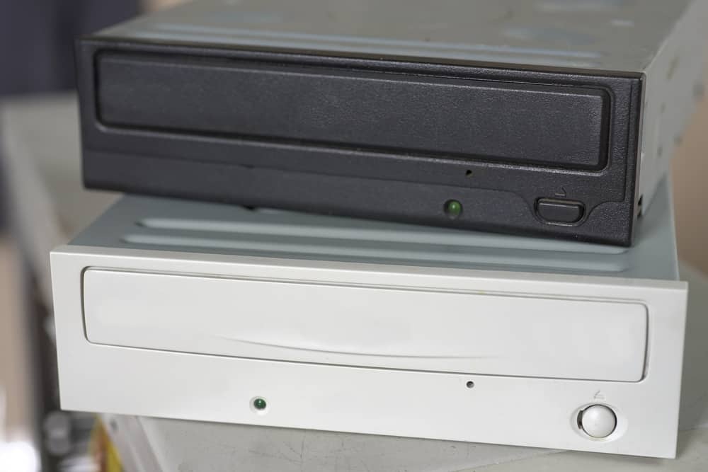 Привід компакт-дисків для настільного комп'ютера