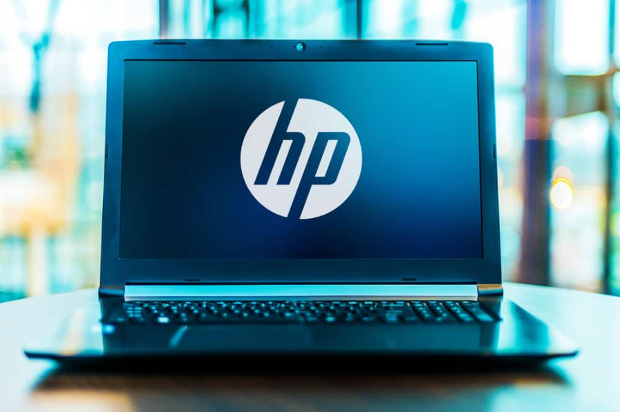 комп'ютер із логотипом HP