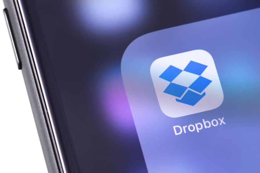 Значок програми Dropbox на екрані смартфона