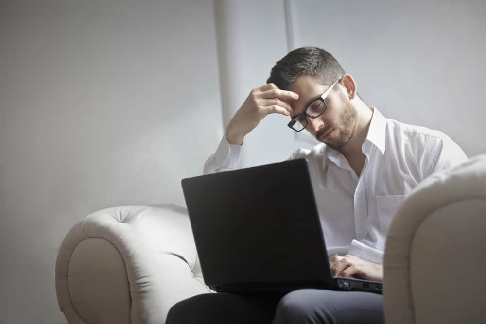 мислення і підкреслив чоловік, дивлячись на ноутбук