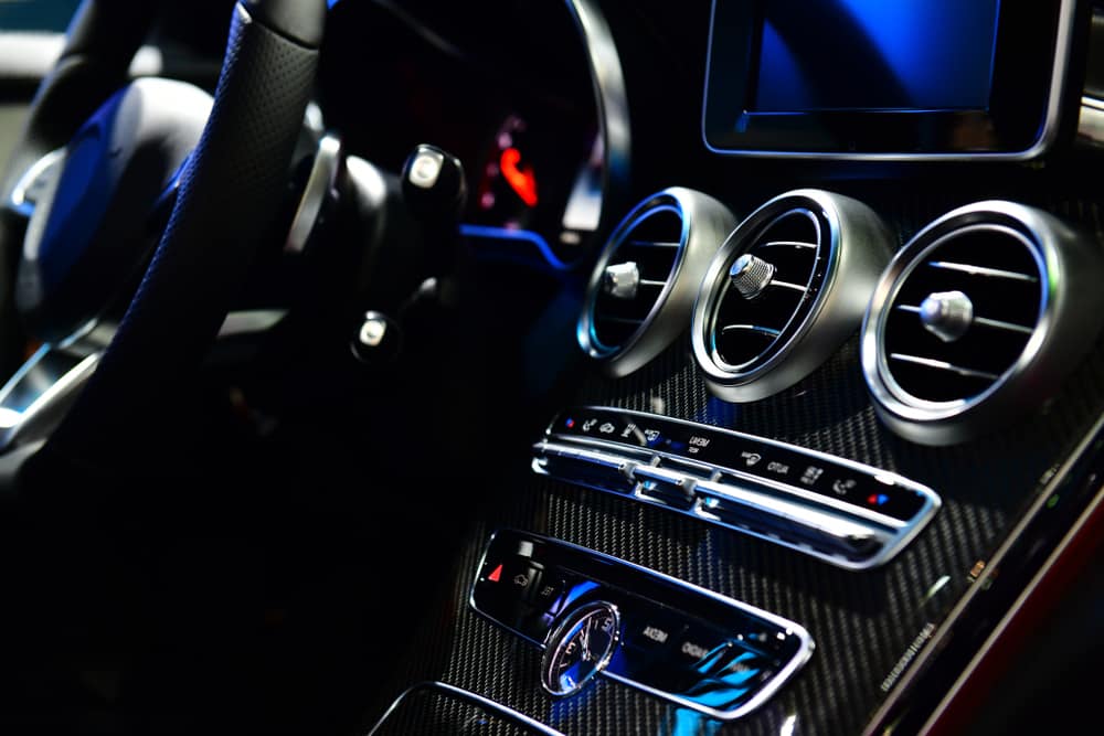 Чому автомобільні магнітоли такі дорогі (10 причин)