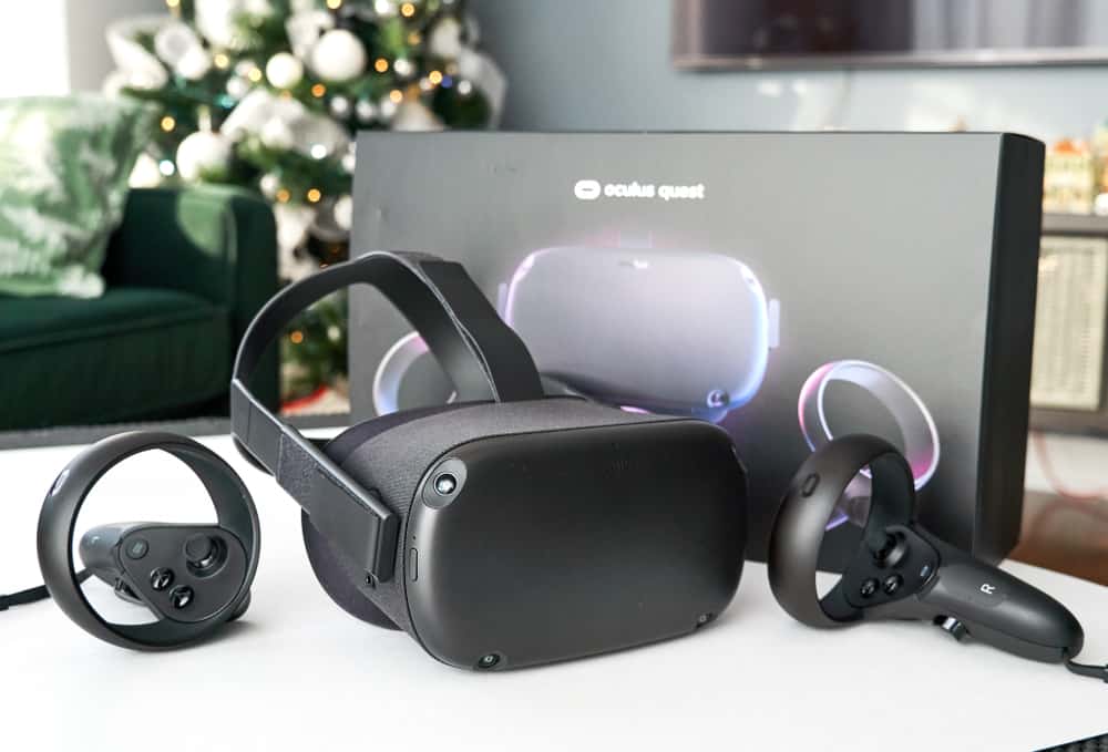 Гарнітура та контролери Oculus Quest VR