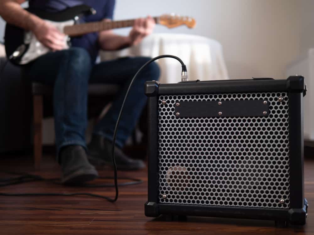 Гітарний підсилювач крупним планом