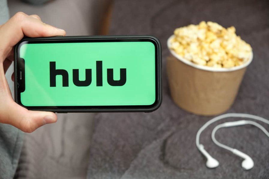 хулу з попкорном