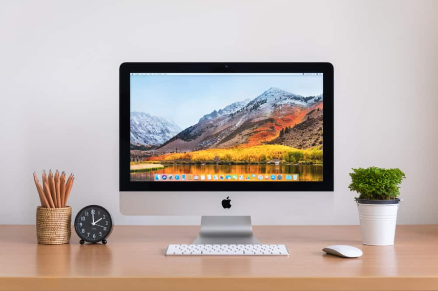 Комп'ютер iMac, клавіатура, магічна миша