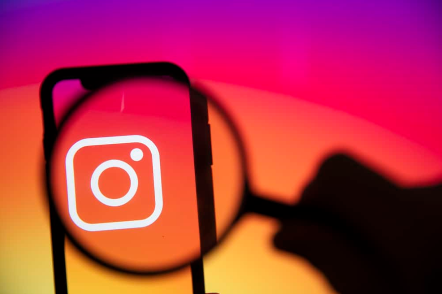 Збільшувальне скло з логотипом Instagram