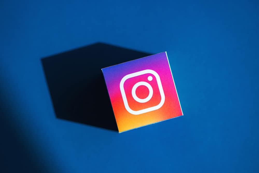 Логотип Instagram на паперовому кубі