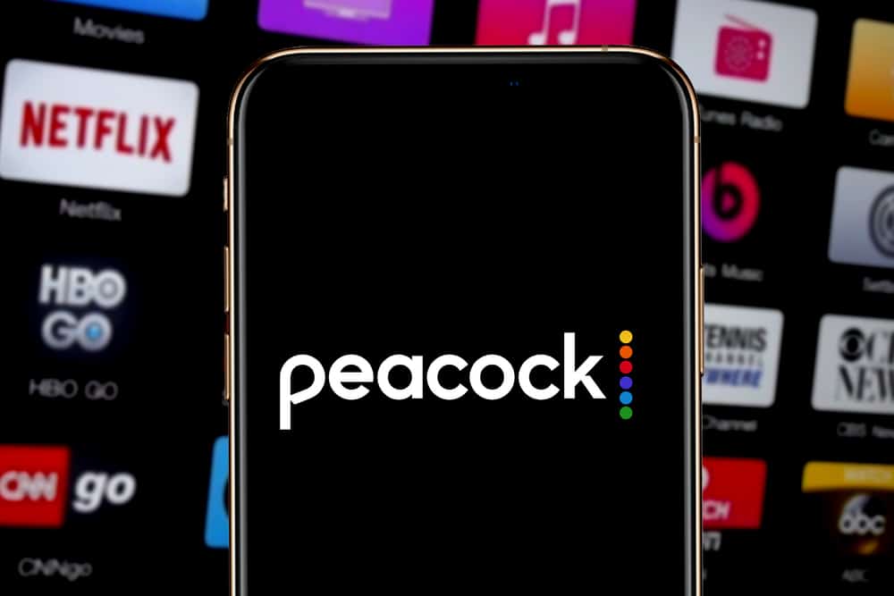 Iphone 11 pro з логотипом Peacock