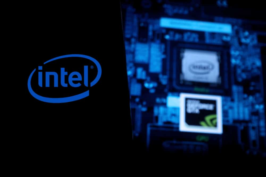 iphone з логотипом корпорації Intel