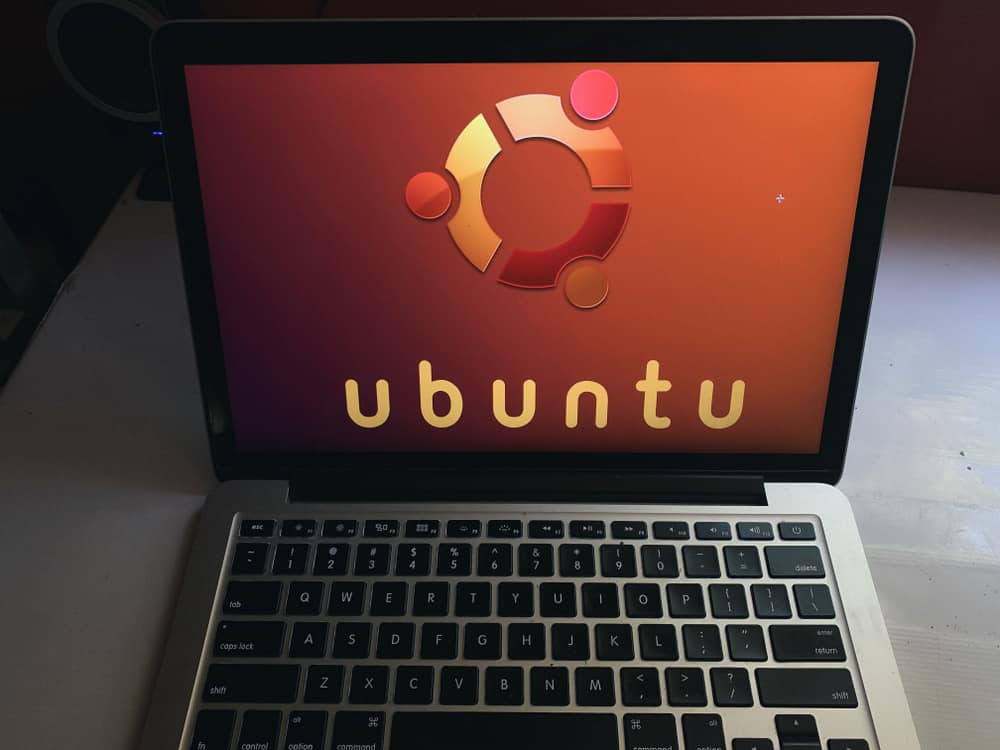 Комп’ютер із логотипом Ubuntu