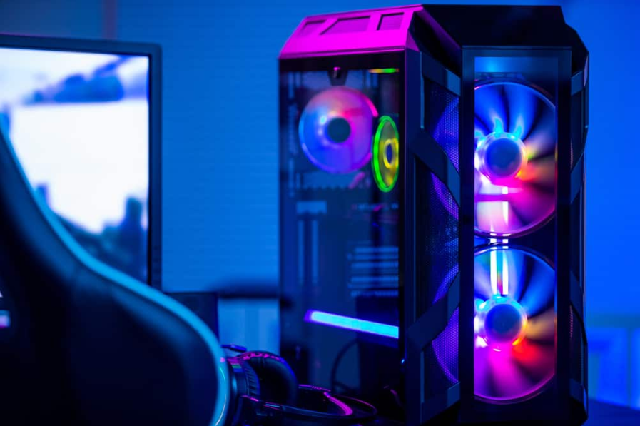 крупним планом кіберспорт RGB потужний персональний комп'ютер