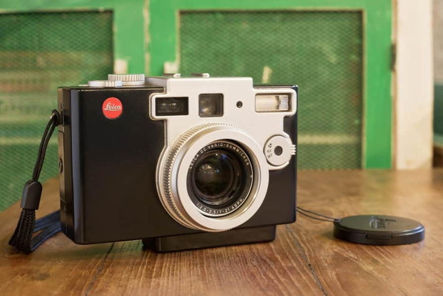 Камера Leica Digilux 1 розроблена компанією Leica