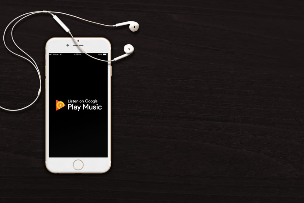Логотип Google Play Music відображається на iPhone