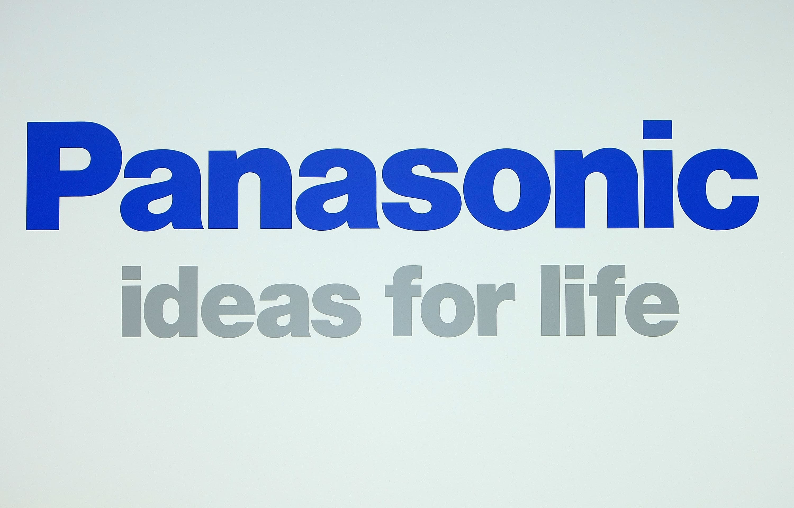 Логотип «Panasonic» у передпокої будівлі Panasonic No.1 компанії Matsushita Electrics Industries Co., Ltd 28 квітня 2008 року в Токіо, Японія. Matsushita змінить назву на Panasonic у жовтні.