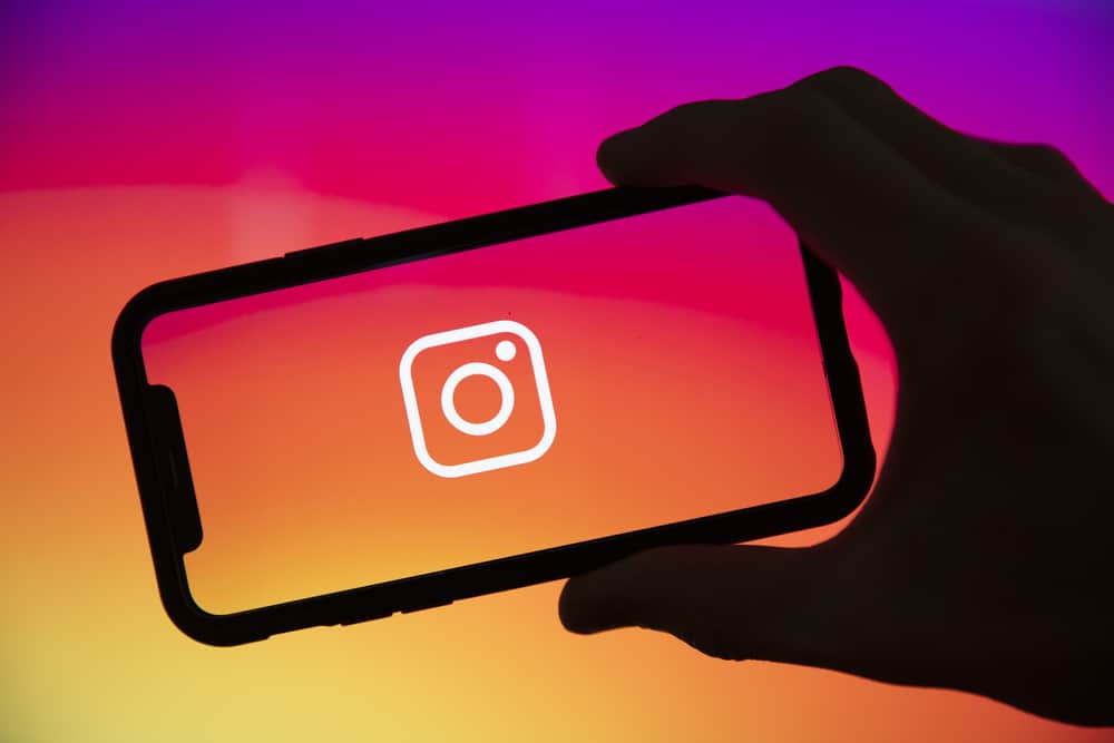 ЛОНДОН, Великобританія – червень 2020 р.: логотип Instagram на екрані