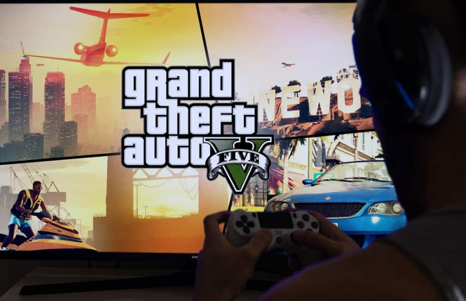 Чоловік грає в GTA V на системі Playstation