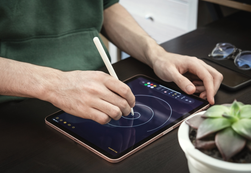 Man with Apple Pencil using iPad Pro for drawing