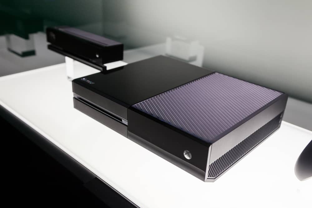 Microsoft показує фінальну версію Xbox One