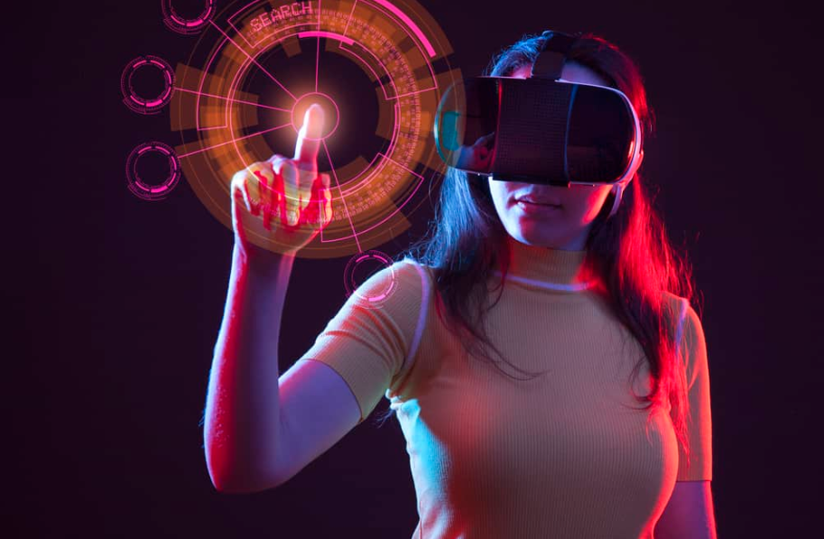 Молода дівчина з VR окуляри на голові