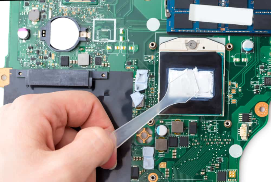 Нанесення термопасти на процесор ноутбука