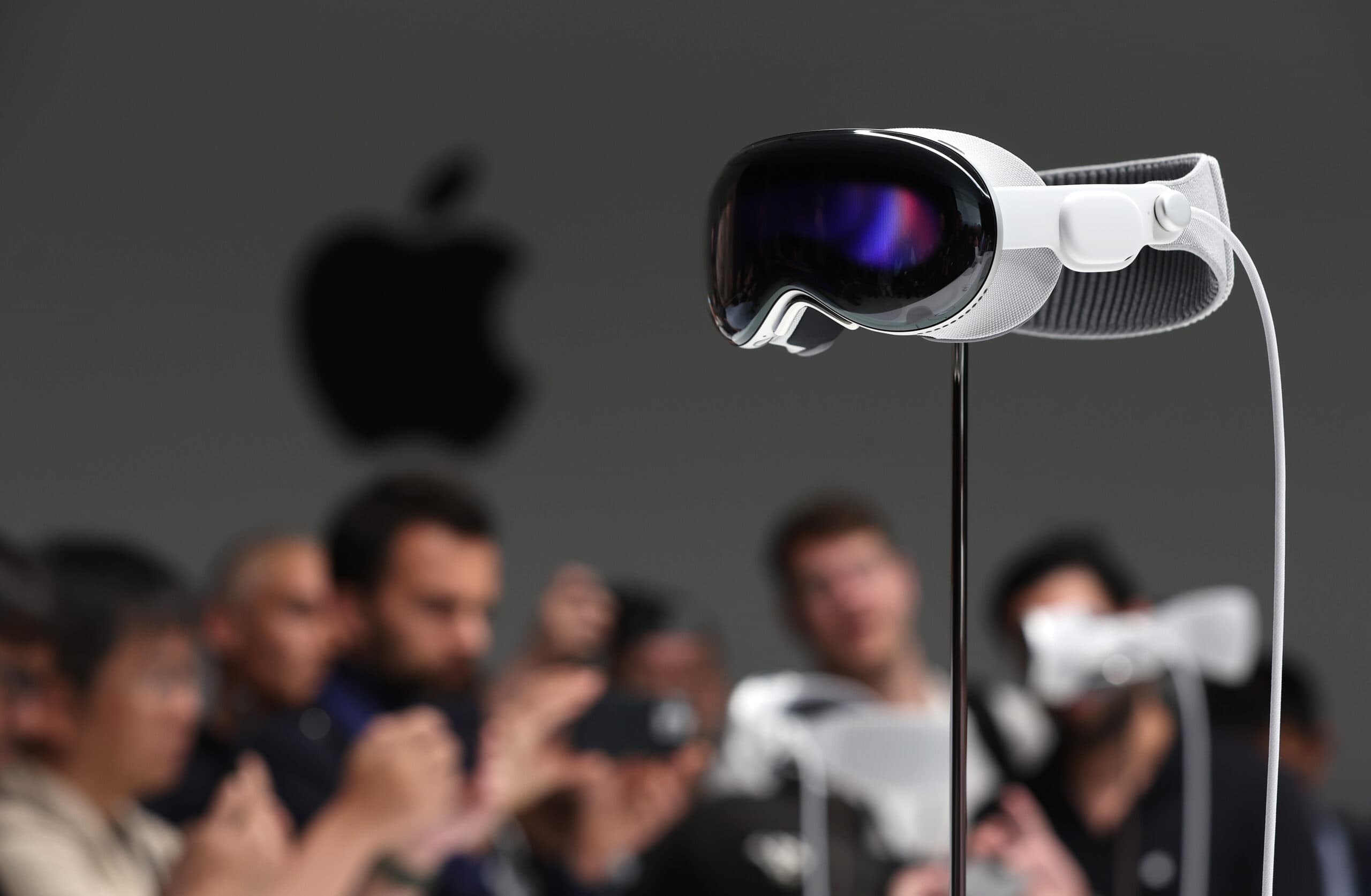 Apple оголошує дату випуску гарнітури Vision Pro