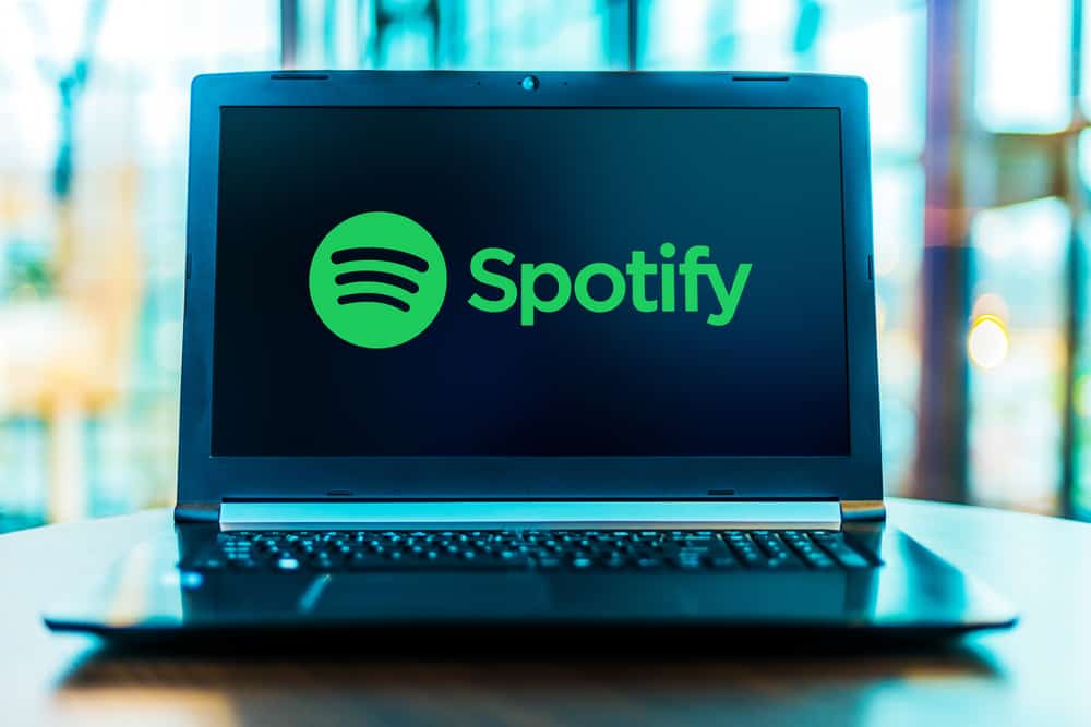 Ноутбук із логотипом Spotify