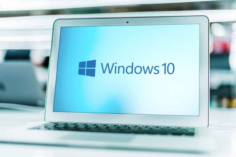 Ноутбук із логотипом Windows 10