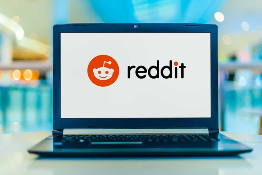 Ноутбук із логотипом Reddit