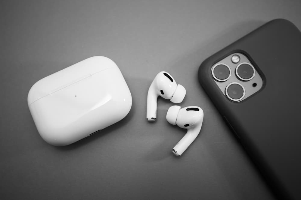 Нові навушники Apple Computers AirPods Pro width=