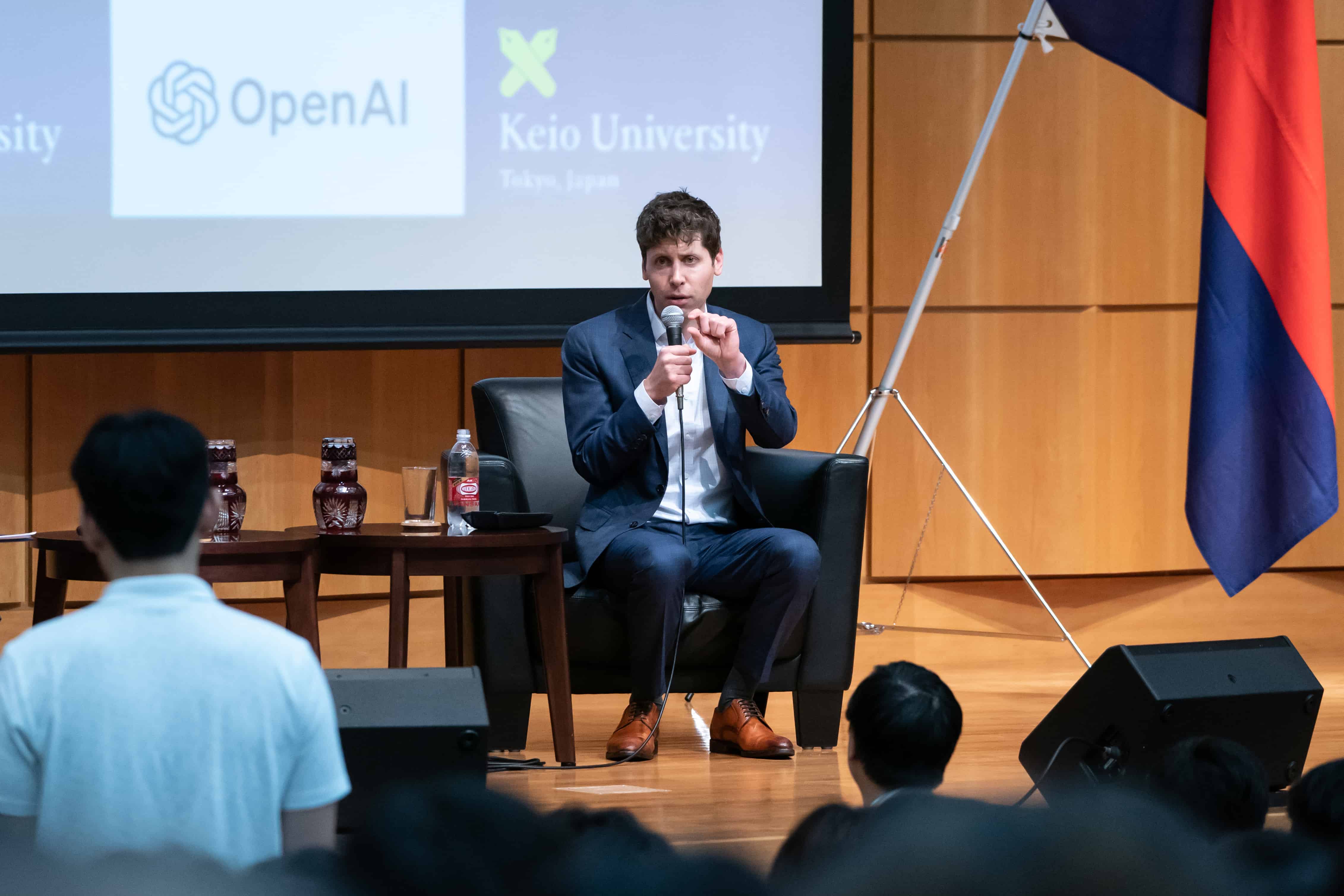 Генеральний директор OpenAI Сем Альтман виступає під час заходу в університеті Кейо 12 червня 2023 року в Токіо, Японія. Альтман обговорив зі студентами захід, організований одним із провідних приватних університетів Японії, коли він висловив свої наміри відкрити офіс і розширити послуги в країні.
