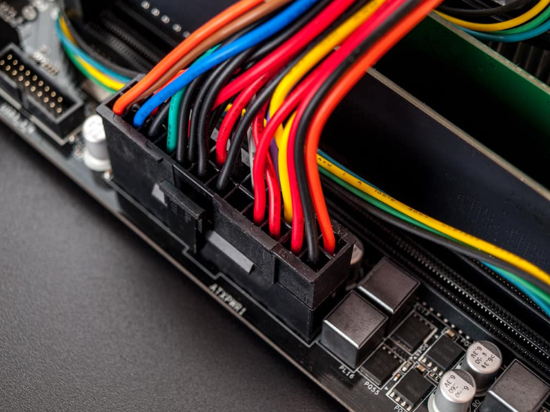 Підключення живлення до материнської плати комп'ютера