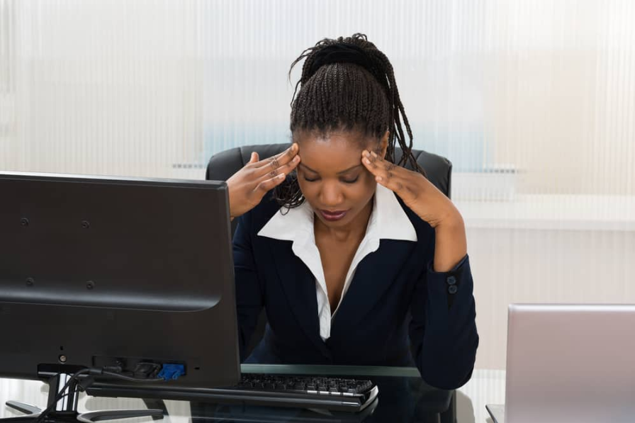 Підкреслив бізнес-леді, що працюють на комп'ютері