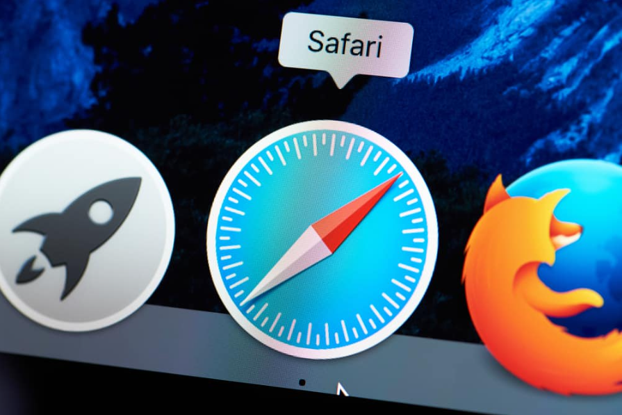 Значок браузера Safari на екрані ноутбука