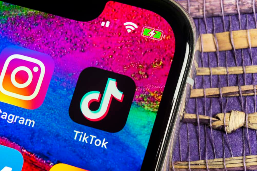 Як зберегти TikTok у фотопленку (покрокова інструкція)