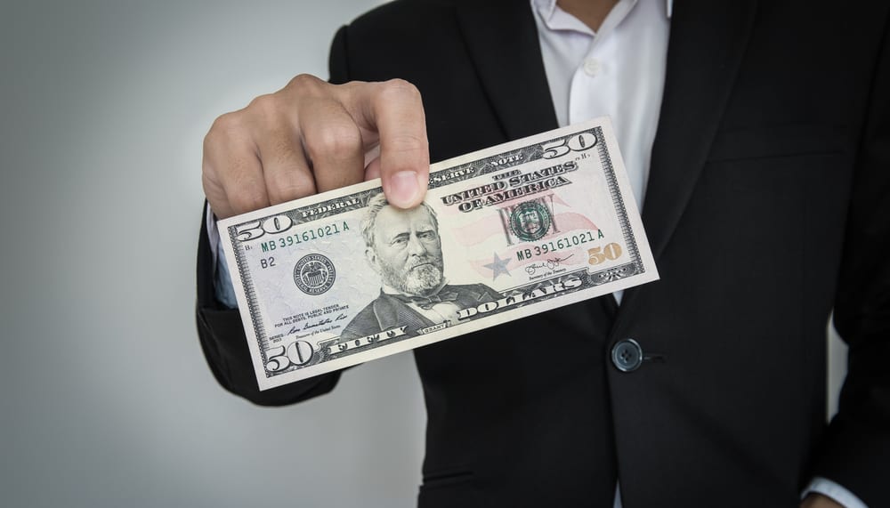 показ готівки