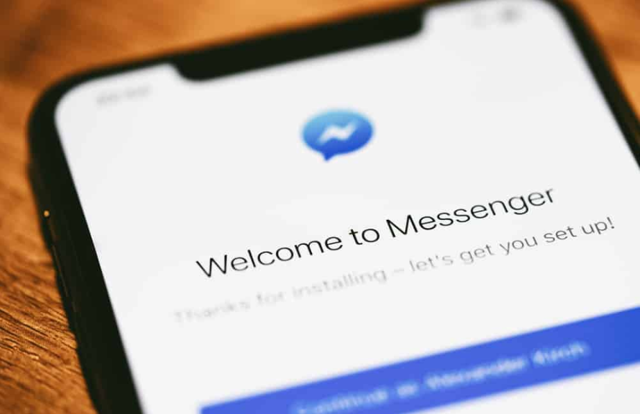 Apple iPhone Xs з Facebook Messenger< app