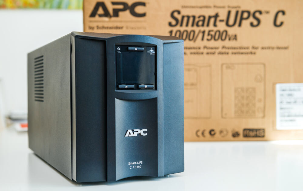 Нове джерело безперебійного живлення корпоративного рівня APC Smart-UPS C 1000VA LCD 230V без упаковки