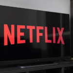 Логотип Netflix на фотографії екрана ноутбука