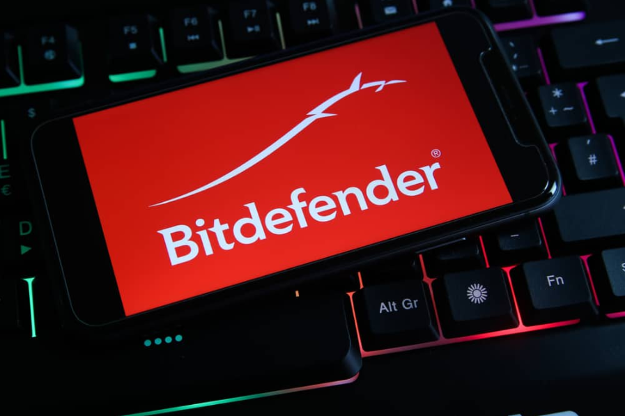 смартфон із написом логотипу bitdefender