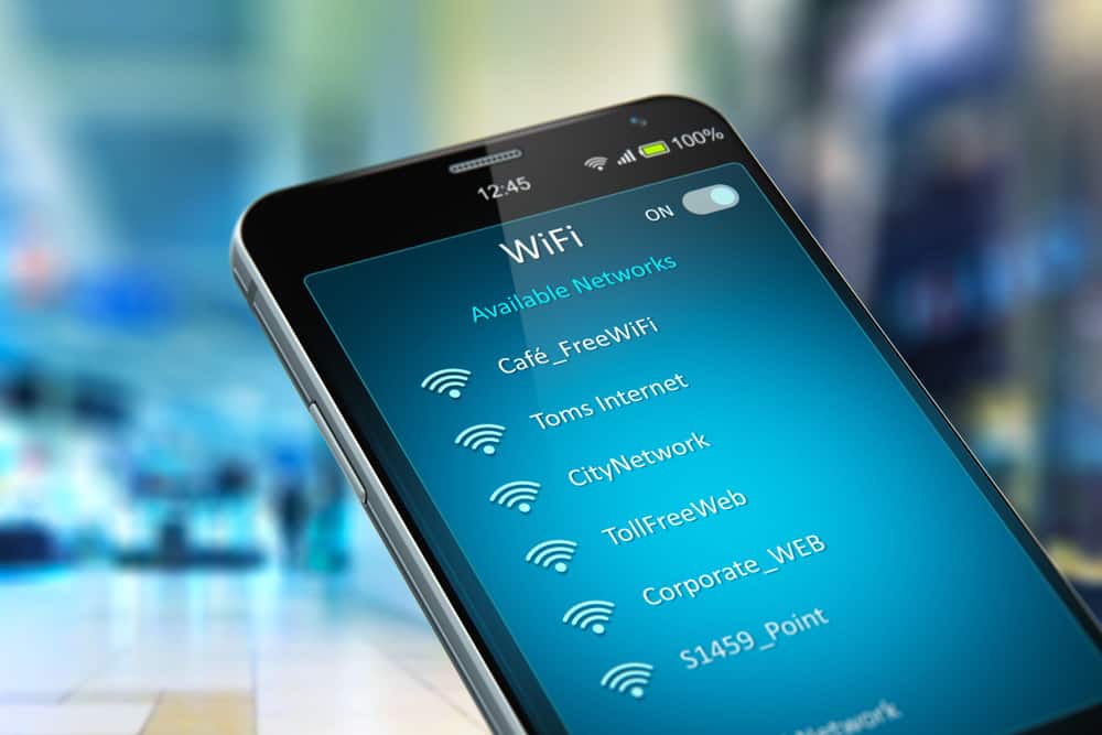 смартфон зі списком мережевих підключень WiFi